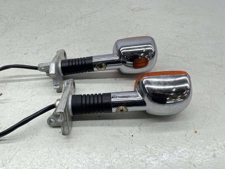 83 HONDA SHADOW 750 VT750  FRONT LEFT RIGHT TURN SIGNALS LIGHT INDICATORS
