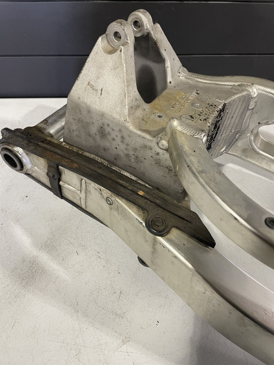 06-07 HONDA CBR1000RR REAR SWINGARM BACK SUSPENSION SWING ARM 52200-MEL-D30
