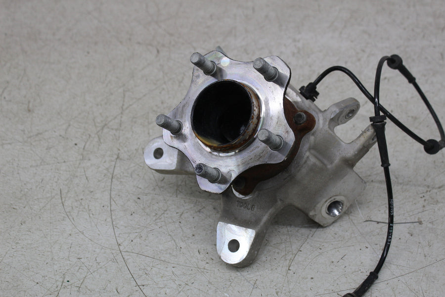 19 POLARIS SLINGSHOT SL FRONT RIGHT STEERING KNUCKLE SPINDLE HUB