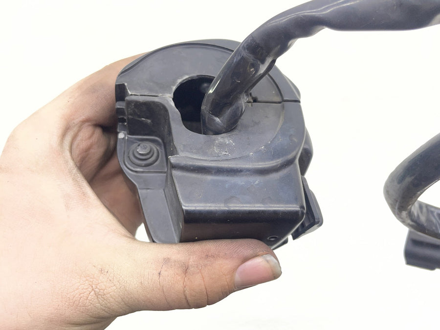 07-11 HARLEY-DAVIDSON STREET GLIDE FLHX RIGHT CONTROL SWITCH