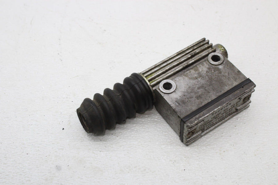 81 HARLEY-DAVIDSON TOUR GLIDE FLT REAR BACK BRAKE MASTER CYLINDER
