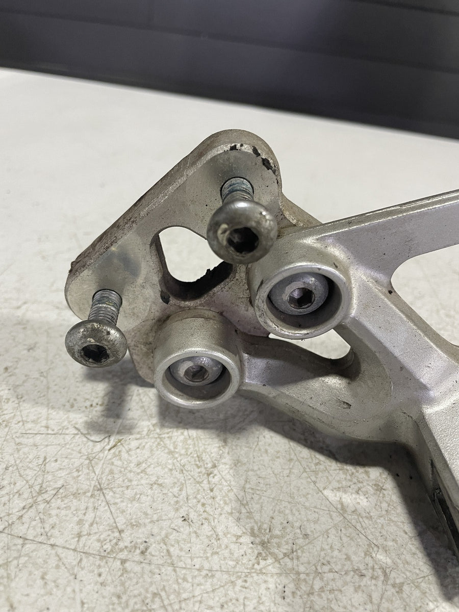 08-09 SUZUKI GSXR600 LEFT REARSET REAR SET FOOT PEG W SHIFTER 43521-01H00
