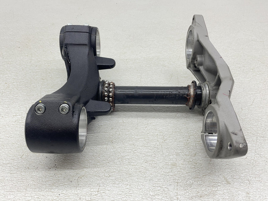 21-24 DUCATI SUPERSPORT 950 S FRONT FORKS CLAMP LOWER TRIPLE TREE STEM