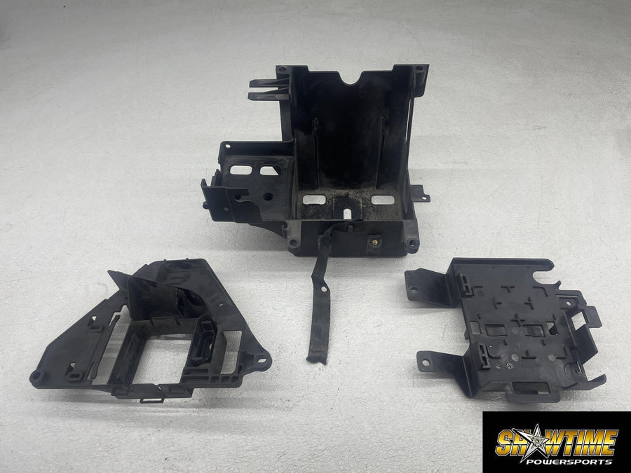 07-11 HARLEY-DAVIDSON ELECTRA GLIDE CLASSIC FLHTC BATTERY TRAY BOX HOLDER