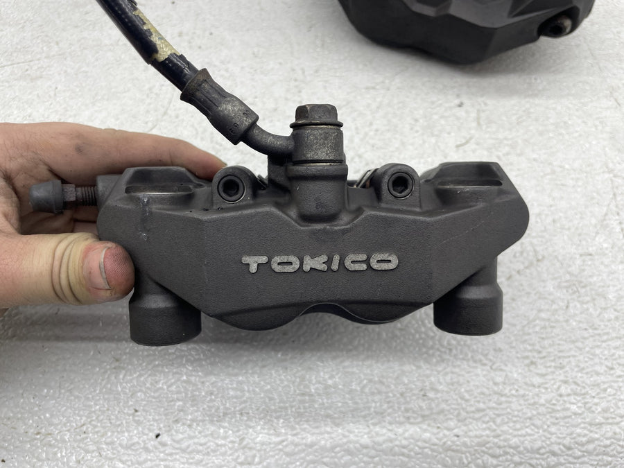 06-07 SUZUKI GSXR600 RIGHT LEFT FRONT BRAKE CALIPER SET PAIR CALIPERS