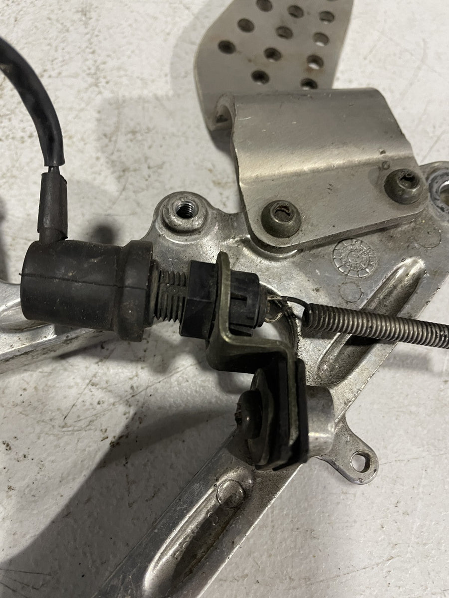 02-03 YAMAHA YZF R1 RIGHT REARSET REAR SET DRIVER FOOT PEG REST STOP
