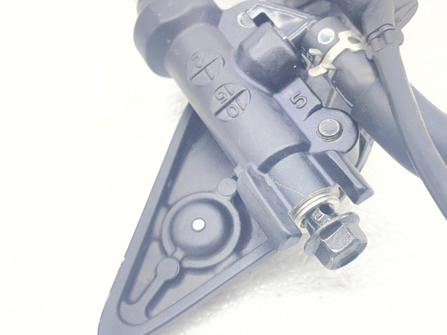 11-13 YAMAHA FZ8 RIGHT REARSET REAR DRIVER FOOT PEG MOUNT BRAKE CALIPER MASTER