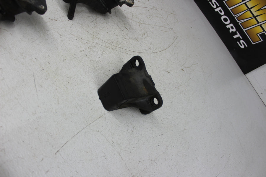 1998 YAMAHA WAVEVENTURE 700 WVT700 ENGINE MOTOR MOUNTS