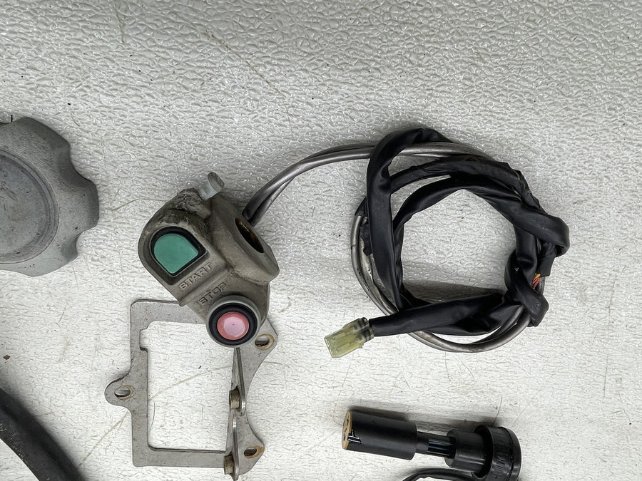 92-97 KAWASAKI JET SKI 750 SS PARTS HARDWARE MOUNT COLUMN CAP OIL STICK MOUNT