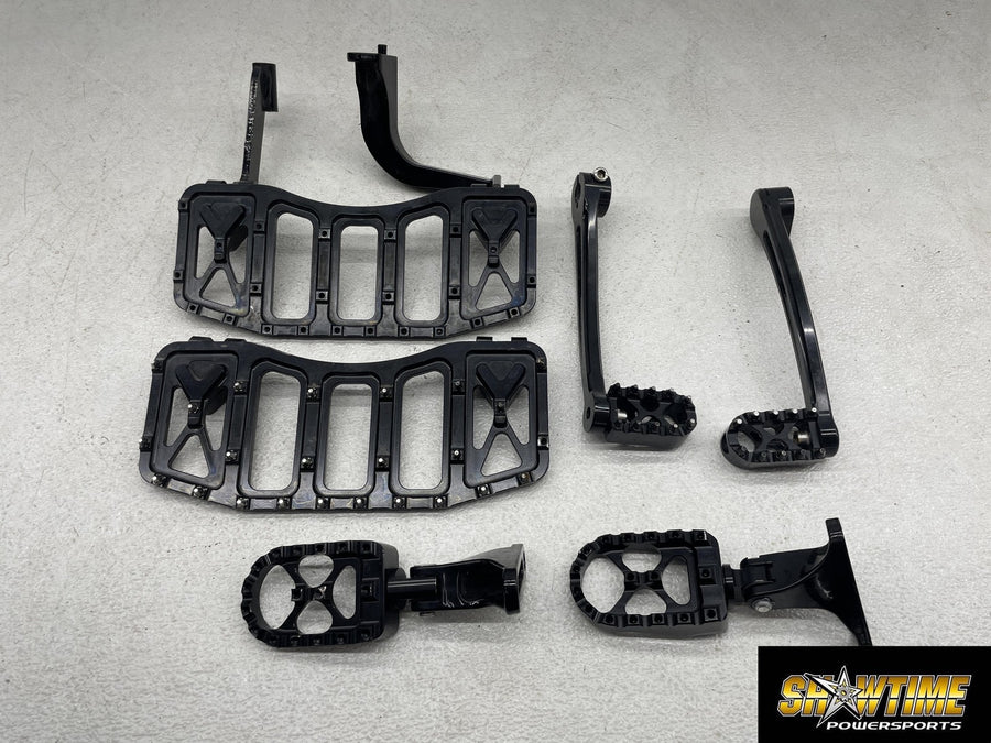 17-23 HARLEY-DAVIDSON STREET GLIDE SPECIAL FLHXS FOOTPEGS SET FLOORBOARDS PEDALS
