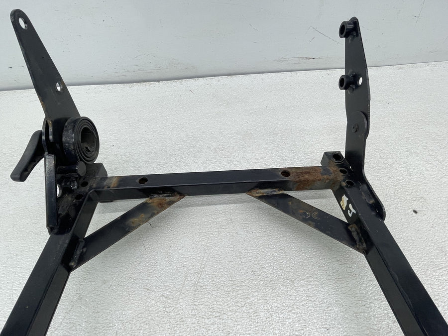 19 POLARIS SLINGSHOT SL RIGHT PASSENGER LOWER SEAT BASE MOUNT BACK REST FRAME