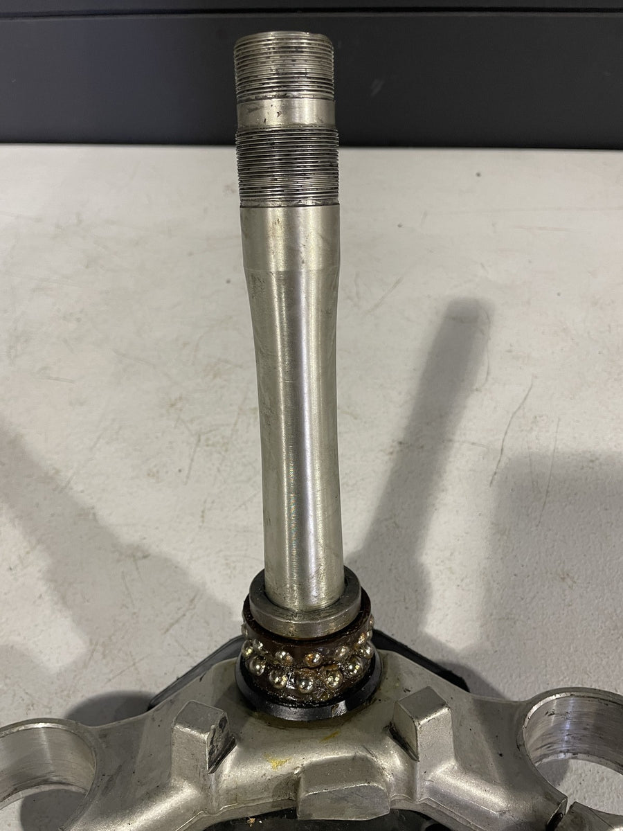 04-06 YAMAHA YZF R1 FRONT FORKS CLAMP LOWER TRIPLE TREE STEM