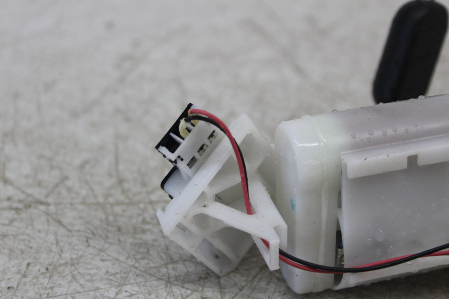 24 SUZUKI GSX-8R FUEL PUMP GAS PETROL SENDER UNIT