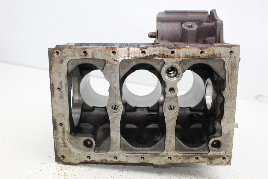 04-10 KUBOTA RTV900 ENGINE MOTOR CRANK CASE CASES CYLINDERS PISTONS
