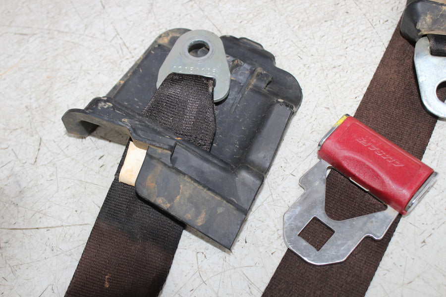 16-18 YAMAHA WOLVERINE YXE700 RIGHT PASSENGER SEAT BELT LATCH