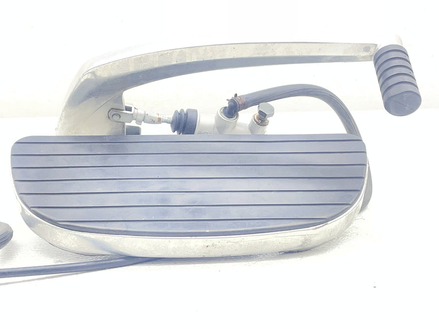 04-06 VICTORY KINGPIN RIGHT FRONT FOOT REST BOARD BREMBO REAR BRAKE MASTER