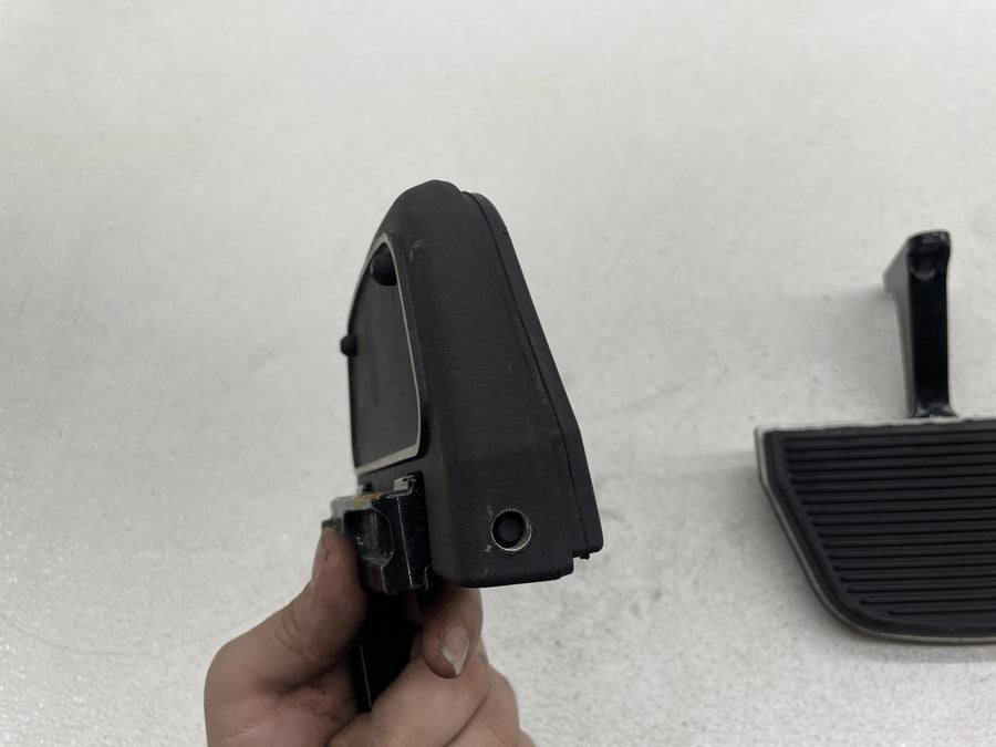 07-11 HARLEY-DAVIDSON STREET GLIDE FLHX REAR PASSENGER FLOORBOARDS SET PAIR