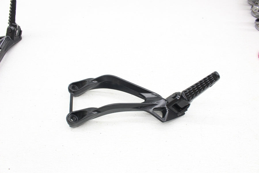 05 06 KAWASAKI NINJA ZX6R 636 REAR BACK PASSENGER PEG SET PAIR