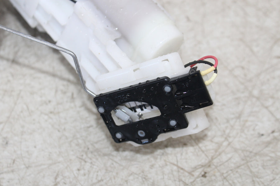24 SUZUKI GSX-8R FUEL PUMP GAS PETROL SENDER UNIT