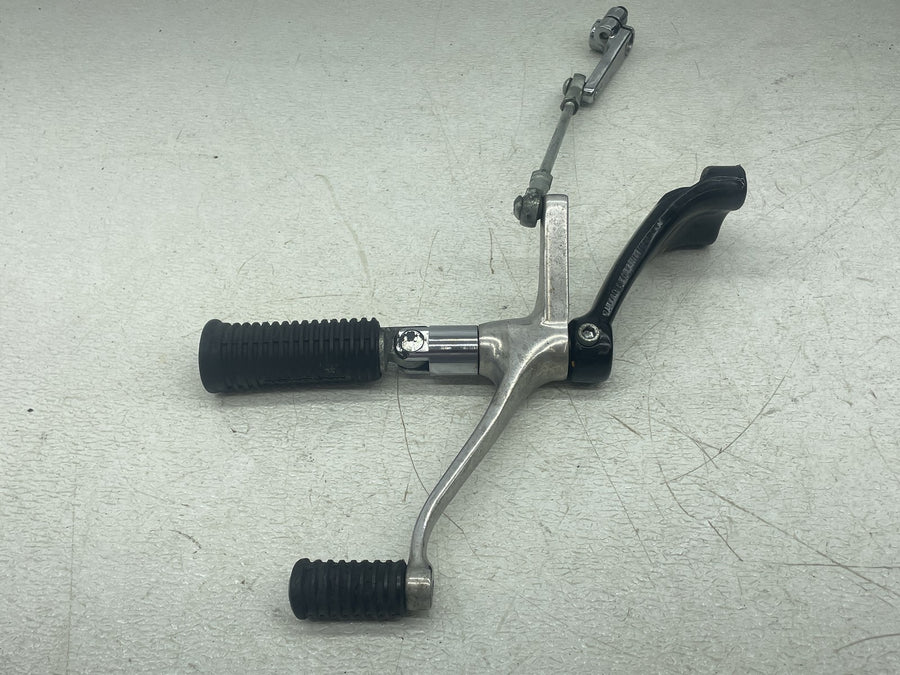 04-06 HARLEY-DAVIDSON SPORTSTER 1200 CUSTOM XL1200C LEFT FRONT FOOT PEG SHIFTER