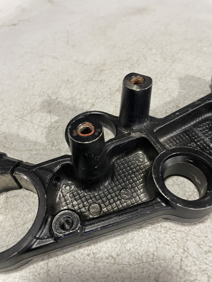 01-03 SUZUKI GSXR600 FORKS UPPER TRIPLE TREE CLAMP