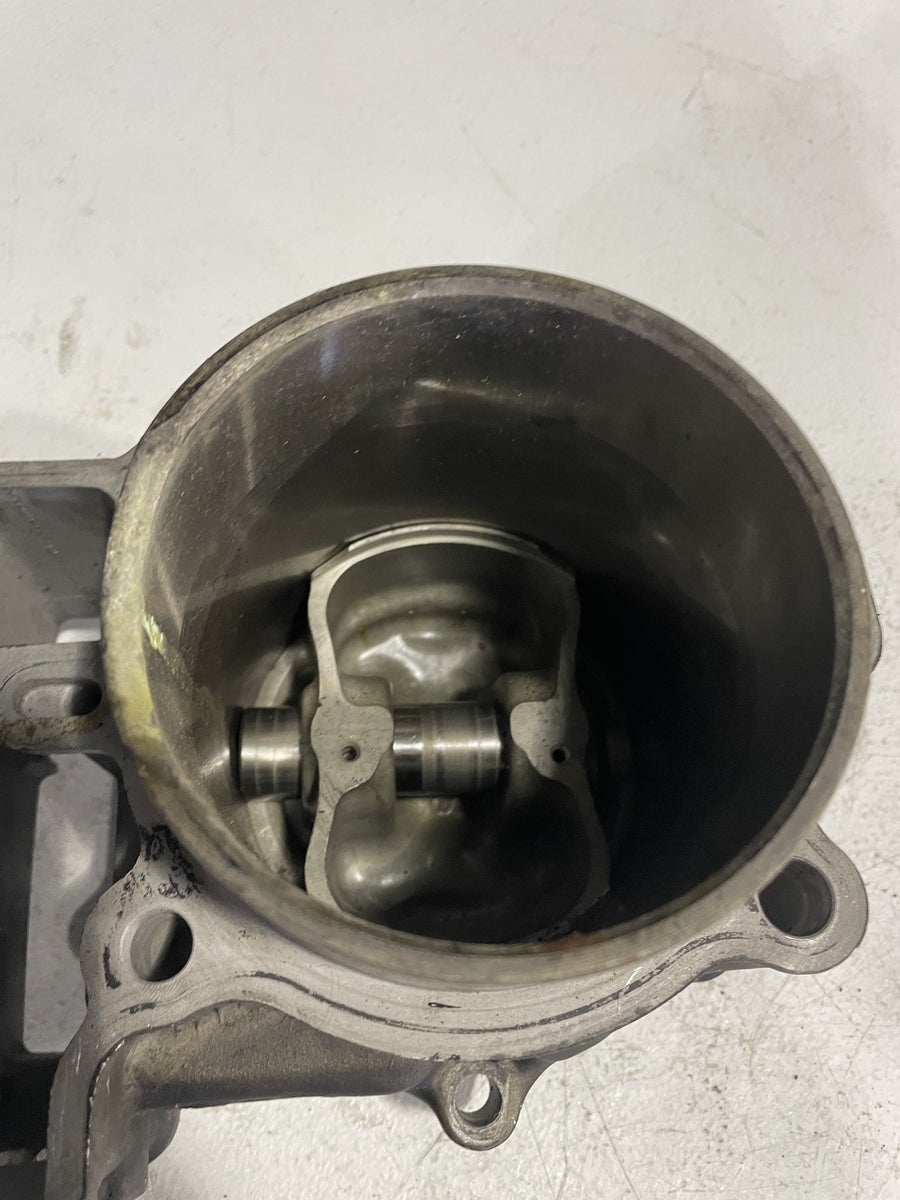 98-01 SUZUKI TL1000S ENGINE MOTOR PISTON CYLINDERS BLOCK JUG
