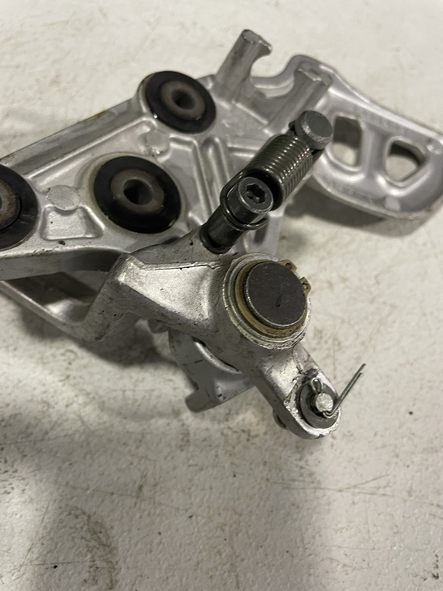 99-07 SUZUKI HAYABUSA RIGHT REARSET REAR SET DRIVER FOOT PEG REST STOP