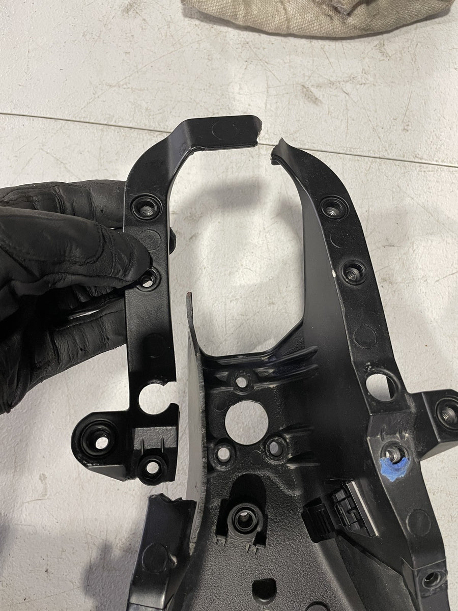 20-26 YAMAHA YZF R1 REAR BACK TAIL SUBFRAME SUB FRAME DAMAGED