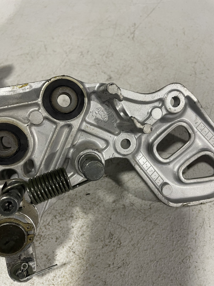 99-07 SUZUKI HAYABUSA RIGHT REARSET REAR SET DRIVER FOOT PEG REST STOP