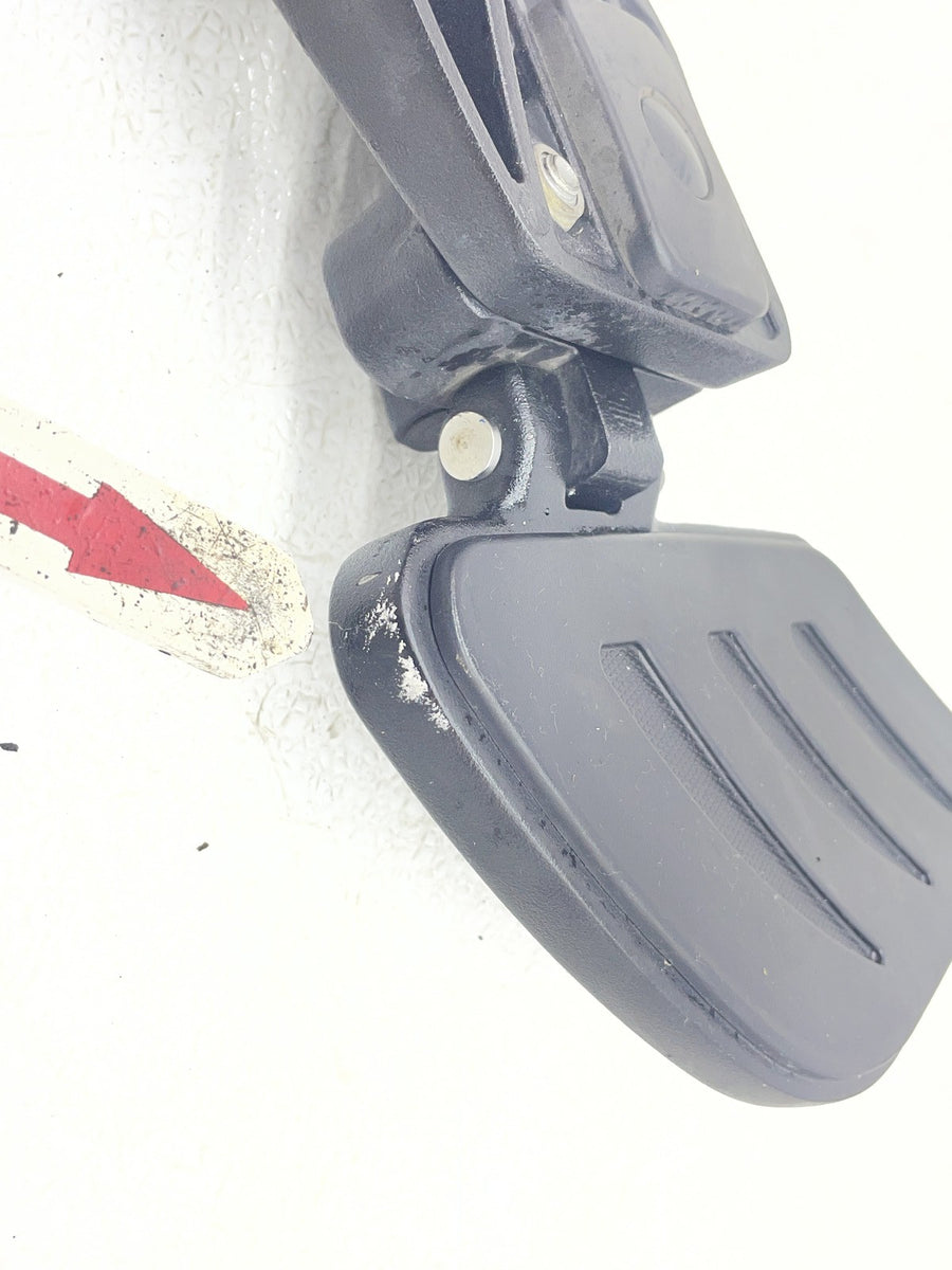 12-17 VICTORY CROSS COUNTRY TOUR LEFT REAR PASSENGER FOOT BOARD MOUNT 5137787