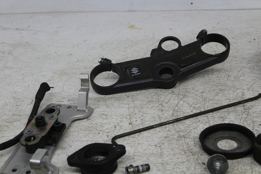 05 SUZUKI GSXR600 PARTS AND HARDWARE NUTS BOLTS HUB COVER UPPER TREE STAND MOUNT
