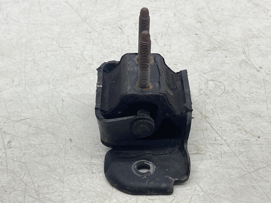 19 POLARIS SLINGSHOT SL TRANSMISSION MOUNT BRACKET 15287646