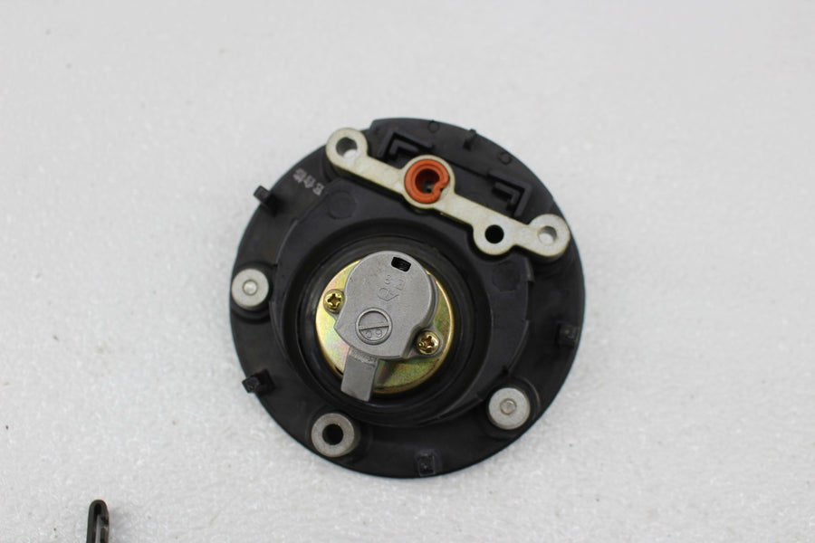 06-07 YAMAHA YZF R6 GAS CAP KEY AND HELMET LOCK