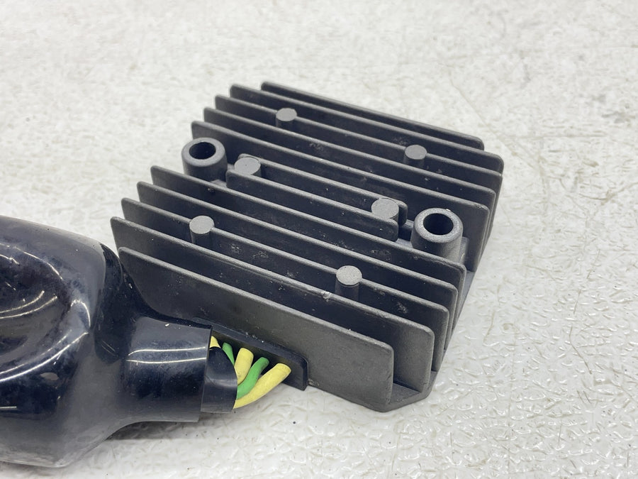 00-01 HONDA RVT1000R RC51 SP1 RECTIFIER VOLTAGE REGULATOR