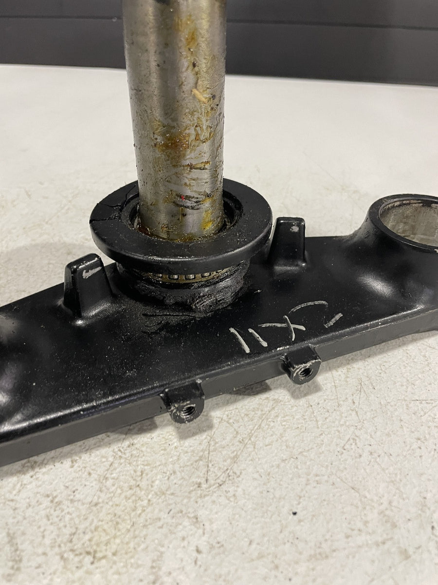 93-01 KAWASAKI NINJA ZX11 FRONT FORKS CLAMP LOWER TRIPLE TREE STEM