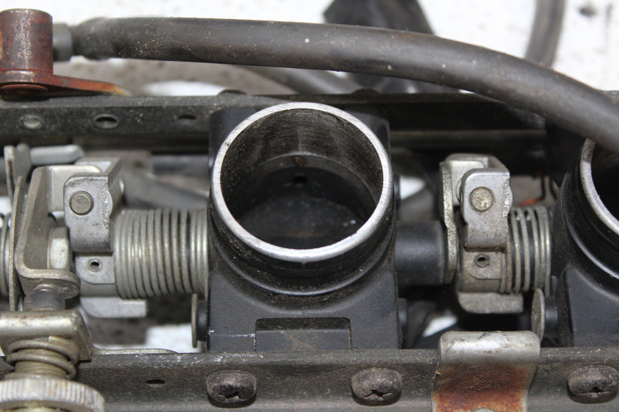 1985 KAWASAKI GPZ550 ZX550A THROTTLE BODY BODIES RAIL INJECTORS TPS