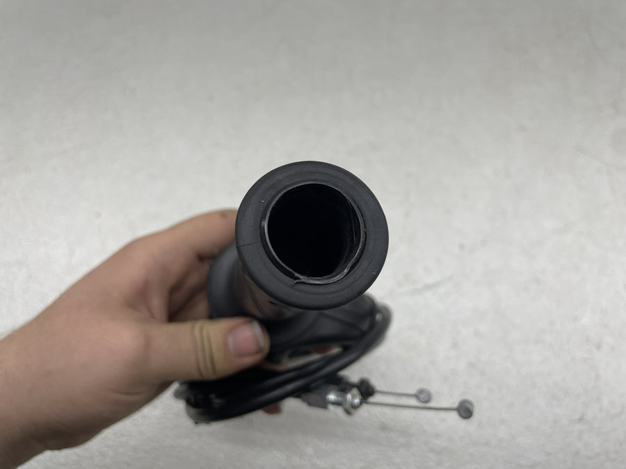 18-21 YAMAHA MT-10 THROTTLE GRIP W/ CABLE