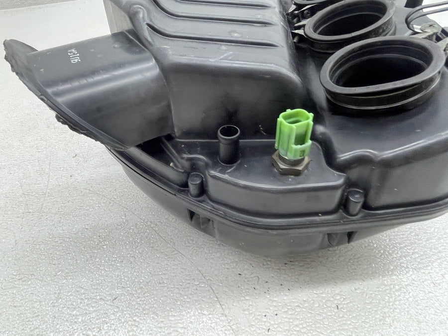 04-05 SUZUKI GSXR750 AIRBOX AIR INTAKE FILTER BOX 13700-30G00