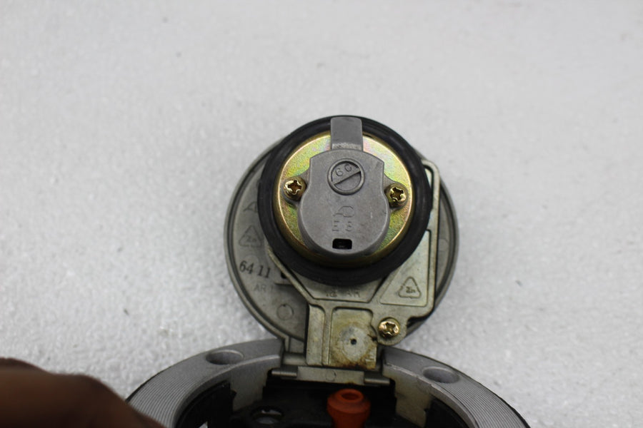 06-07 YAMAHA YZF R6 GAS CAP KEY AND HELMET LOCK