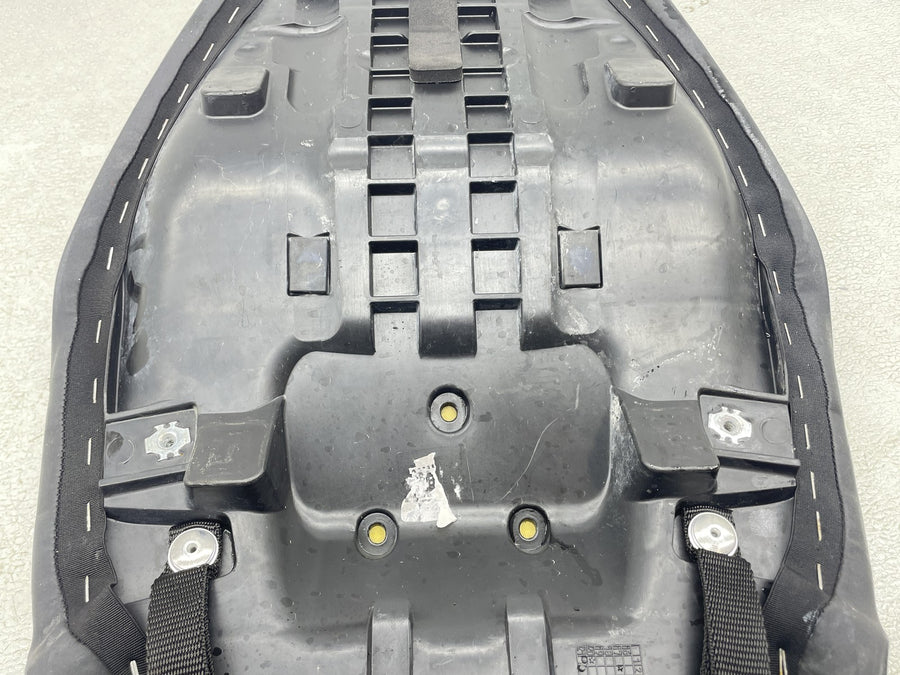 21-24 DUCATI SUPERSPORT 950 S FRONT DRIVERS SEAT PAD SADDLE PILLION