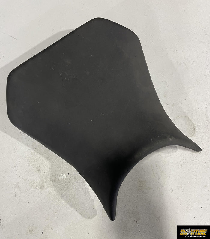 00-01 YAMAHA YZF R1 FRONT DRIVERS SEAT PAD SADDLE PILLION