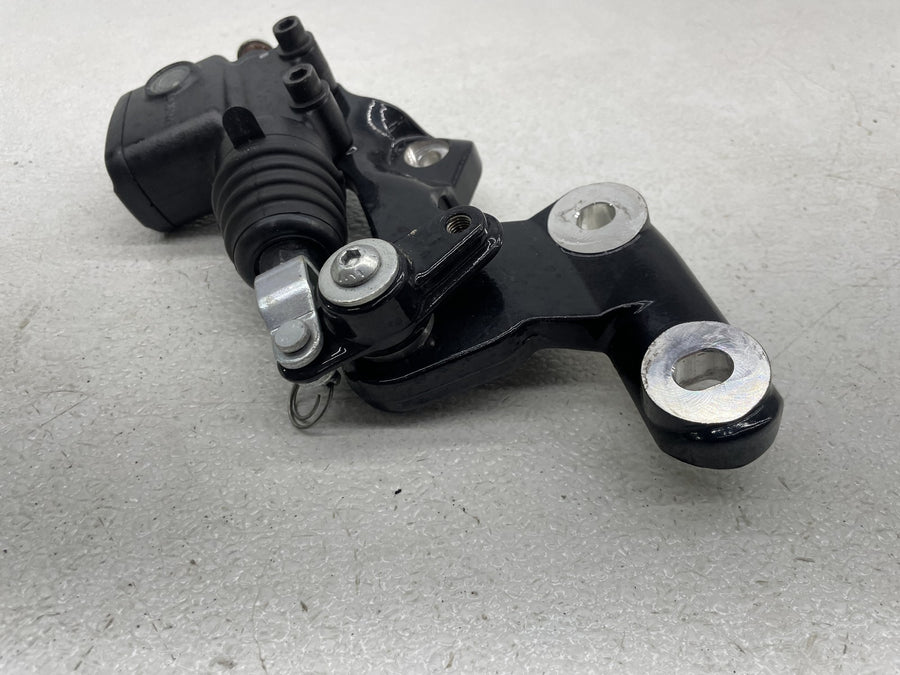 18-23 HARLEY-DAVIDSON STREET BOB REAR BACK BRAKE MASTER CYLINDER W/ MOUNT