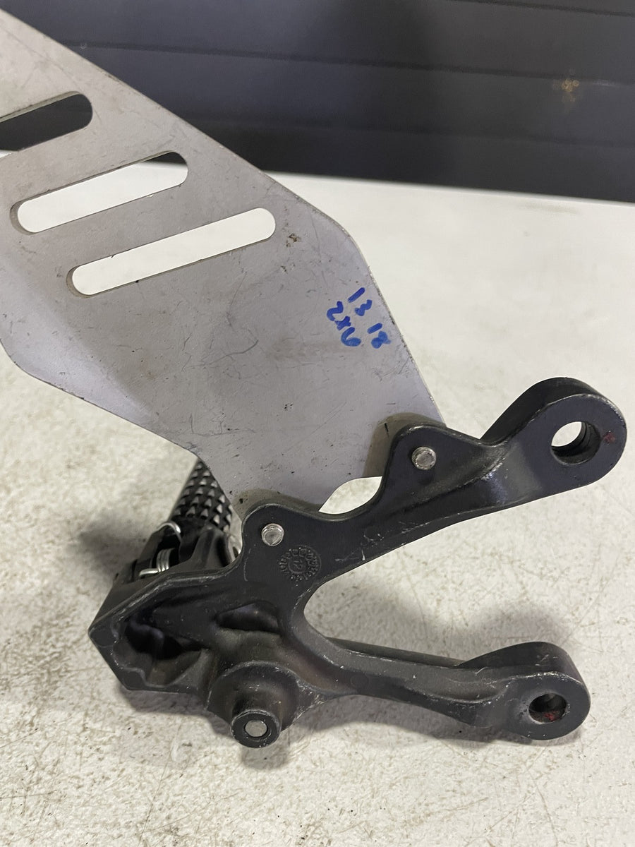13-18 KAWASAKI NINJA ZX6R LEFT REARSET REAR SET DRIVER FOOT PEG REST STOP