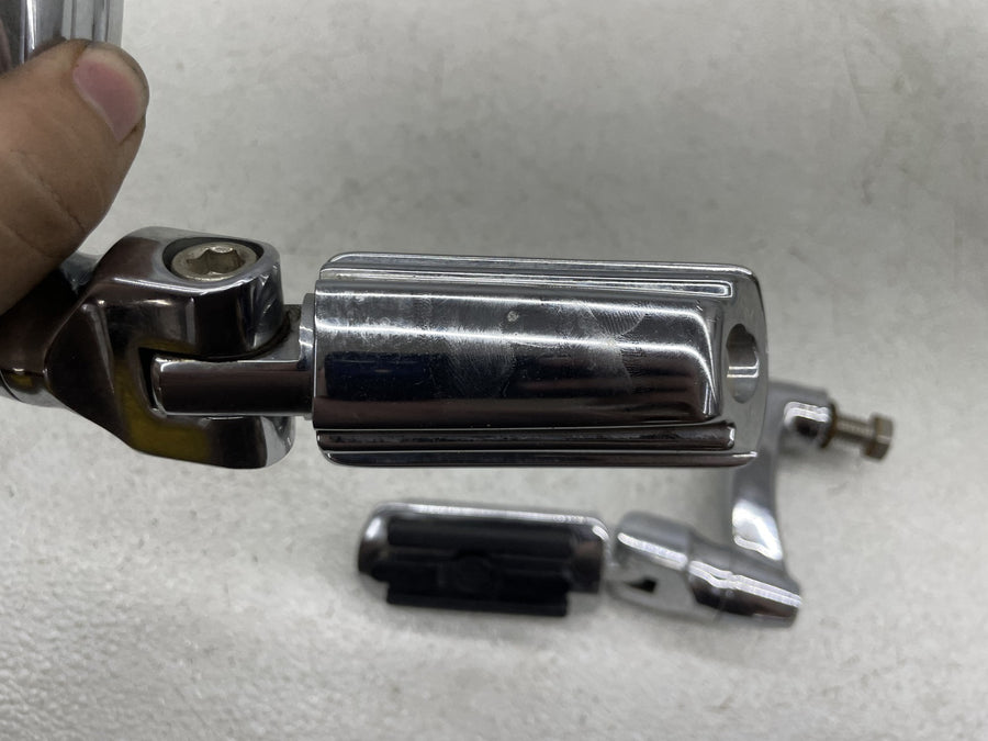 07-11 HARLEY-DAVIDSON ROAD KING CLASSIC FLHRC FRONT HIGHWAY FOOTPEGS PAIR