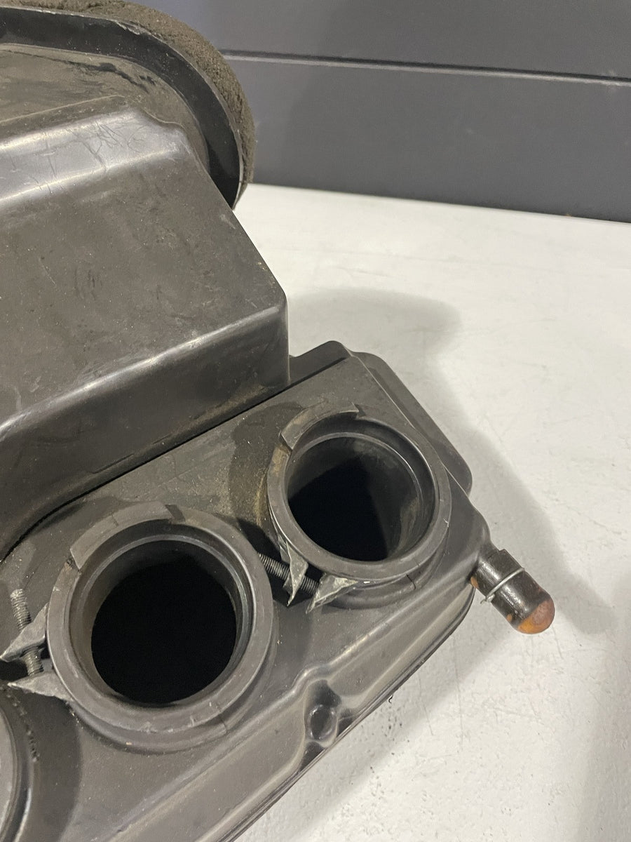 06-07 SUZUKI GSXR600 AIRBOX AIR INTAKE FILTER BOX 13700-01H01
