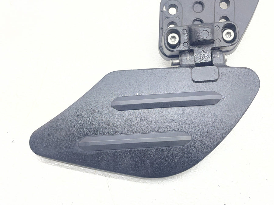 12-17 VICTORY CROSS COUNTRY TOUR LEFT REAR PASSENGER FOOT BOARD MOUNT 5137787