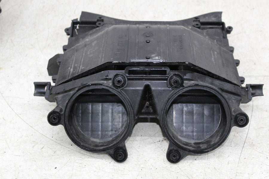 04-05 HONDA CBR1000RR AIRBOX AIR INTAKE FILTER BOX FRONT DUCT (SEE DESCP)