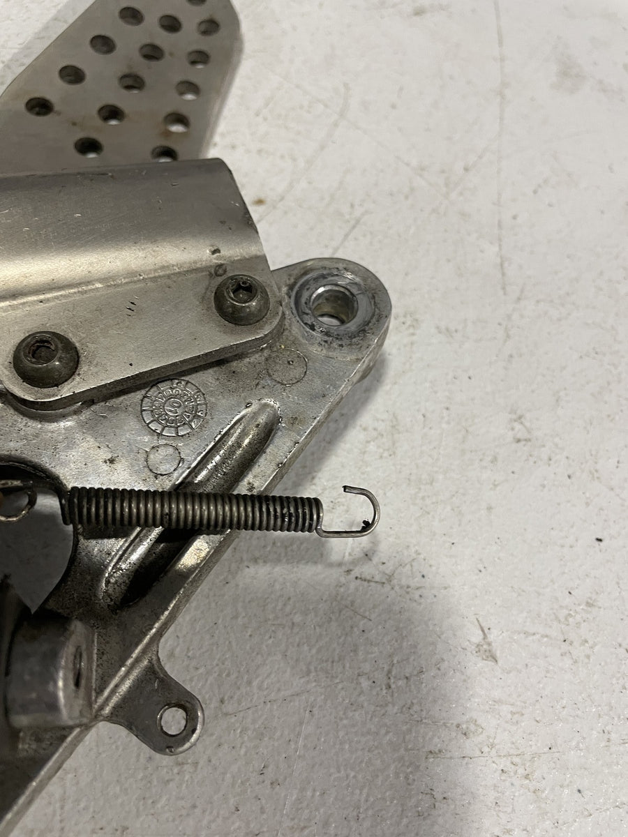 02-03 YAMAHA YZF R1 RIGHT REARSET REAR SET DRIVER FOOT PEG REST STOP