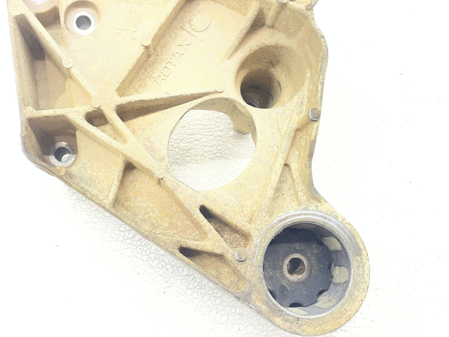 20 CAN-AM MAVERICK X3 DS TURBO MOTOR ENGINE TRANSMISSION MOUNT STAY BRACKET
