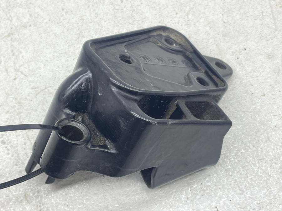 00-06 HARLEY-DAVIDSON SOFTAIL FXST FRONT FOOT RESTS PEG MOUNT BRACKET